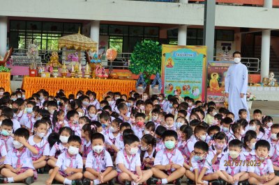 กิจกรรมทำบุญ ตักบาตร ข้าวสาร อาหารแห้ง และฟังธรรม เนื่องในวันอาสาฬหบูชาและวันเข้าพรรษา