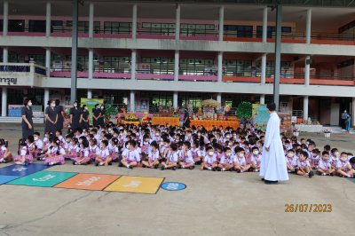 กิจกรรมทำบุญ ตักบาตร ข้าวสาร อาหารแห้ง และฟังธรรม เนื่องในวันอาสาฬหบูชาและวันเข้าพรรษา