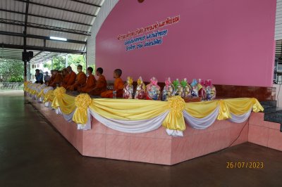 กิจกรรมทำบุญ ตักบาตร ข้าวสาร อาหารแห้ง และฟังธรรม เนื่องในวันอาสาฬหบูชาและวันเข้าพรรษา