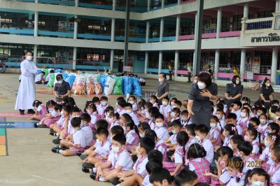 กิจกรรมทำบุญ ตักบาตร ข้าวสาร อาหารแห้ง และฟังธรรม เนื่องในวันอาสาฬหบูชาและวันเข้าพรรษา