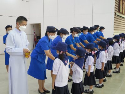 พิธีรับเข็มยุวกาชาด ป.1