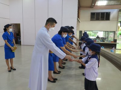 พิธีรับเข็มยุวกาชาด ป.1