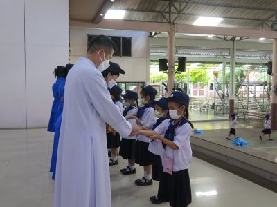 พิธีรับเข็มยุวกาชาด ป.1