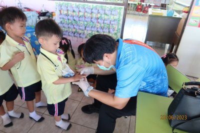 งานบริการด้านปฐมภูมิและองค์รวม โรงพยาบาลสมเด็จพระสังฆราชองค์ที่ 19 เข้ามาตรวจสุขภาพให้กับนักเรียน
