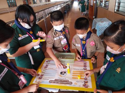 นักเรียนทำกิจกรรมโครงการห้องเรียนสีขาว