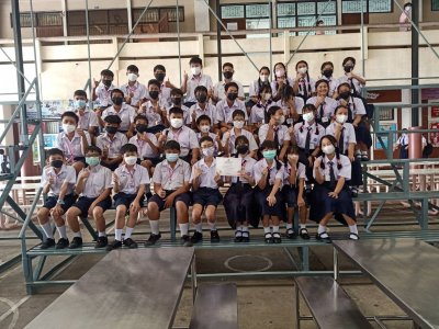 นักเรียนทำกิจกรรมโครงการห้องเรียนสีขาว