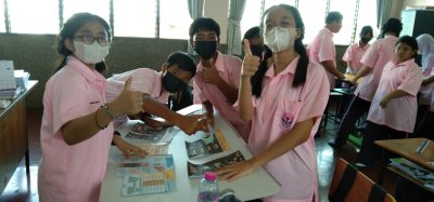 นักเรียนทำกิจกรรมโครงการห้องเรียนสีขาว