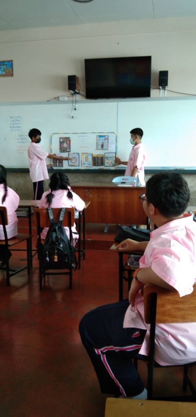 นักเรียนทำกิจกรรมโครงการห้องเรียนสีขาว