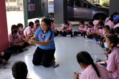 วิชาการมัธยม โดยก้อนเมฆ บนท้องฟ้า