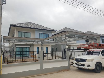เมทัลชีทปิดท้องด้วยพียูสีขาว 