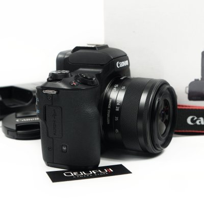 Canon EOS M50