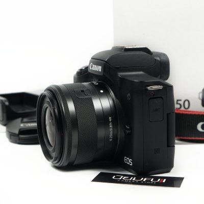 Canon EOS M50