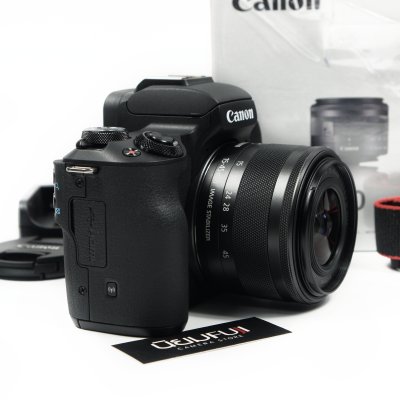 Canon EOS M50
