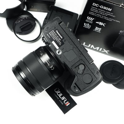 Lumix G90