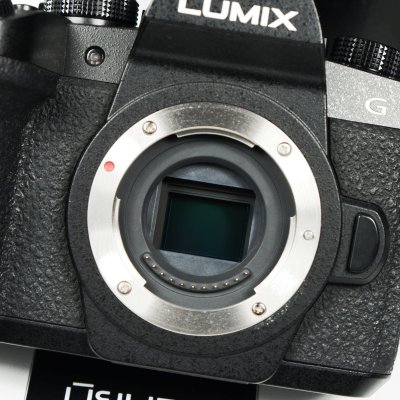 Lumix G90