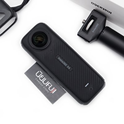 Insta360 X4