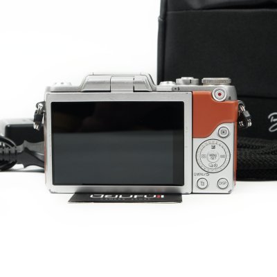 Lumix GF8