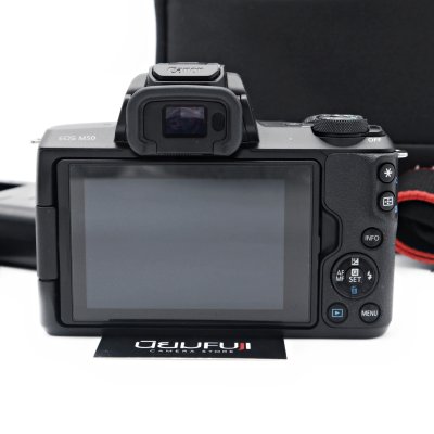 Canon EOS M50
