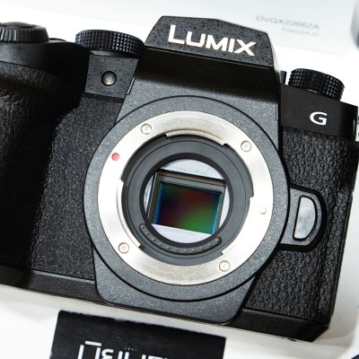 Lumix G90