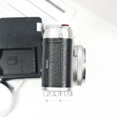 FUJIFILM X100F