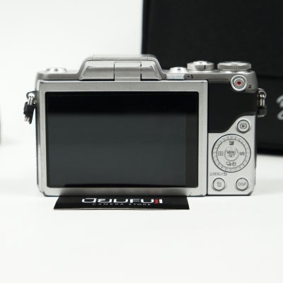 Lumix GF8