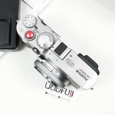 FUJIFILM X100F