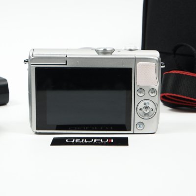 Canon EOS M100