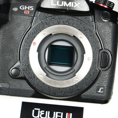 Lumix GH5s