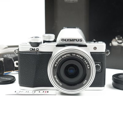 Olympus EM10 II