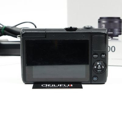 EOS M100