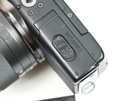 EOS M100