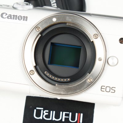 Canon EOS M100