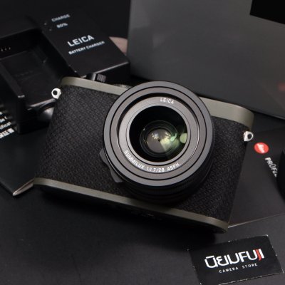 Leica Q2 Monochrom Reporter