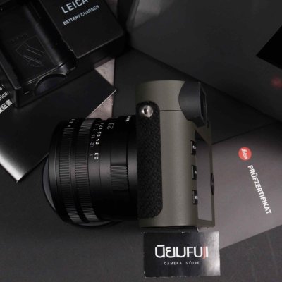 Leica Q2 Monochrom Reporter