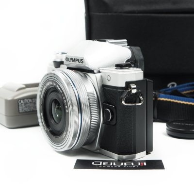 Olympus EM10 II