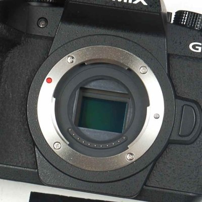Lumix G90