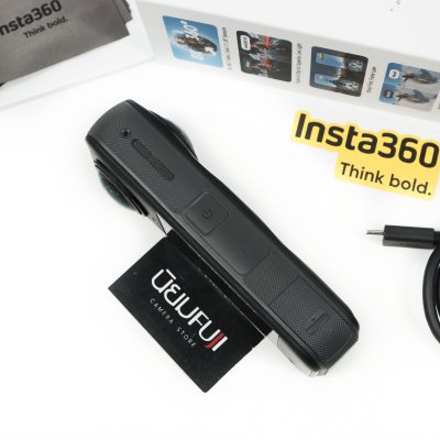 Insta360 X5