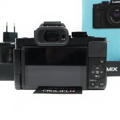 Lumix G100D