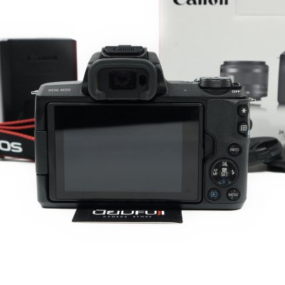 Canon EOS M50