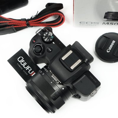 Canon EOS M50