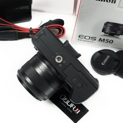 Canon EOS M50