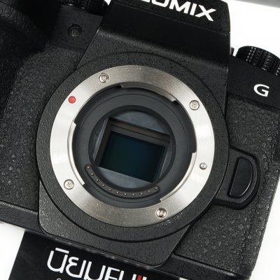 Lumix G90