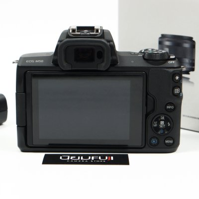 Canon M50