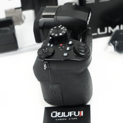 Lumix G90