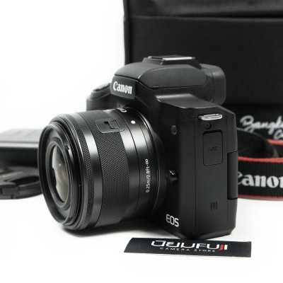 Canon EOS M50