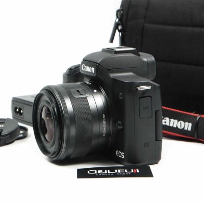 Canon EOS M50