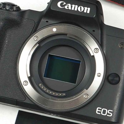 Canon EOS M50