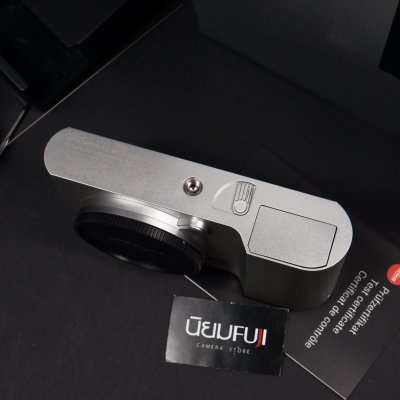 Leica T