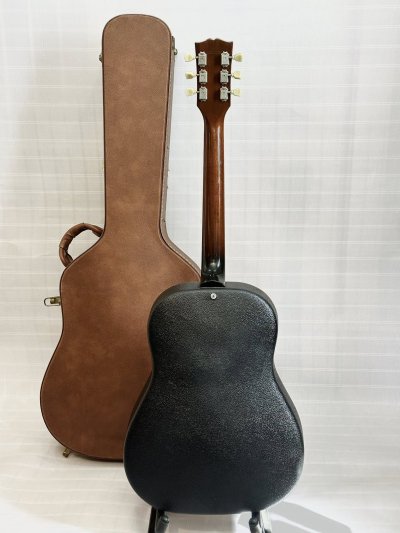 Gibson J-25 nat
