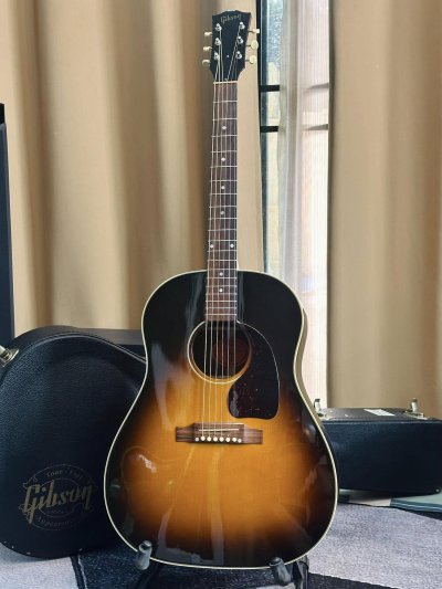 Gibson Early J-45 VS